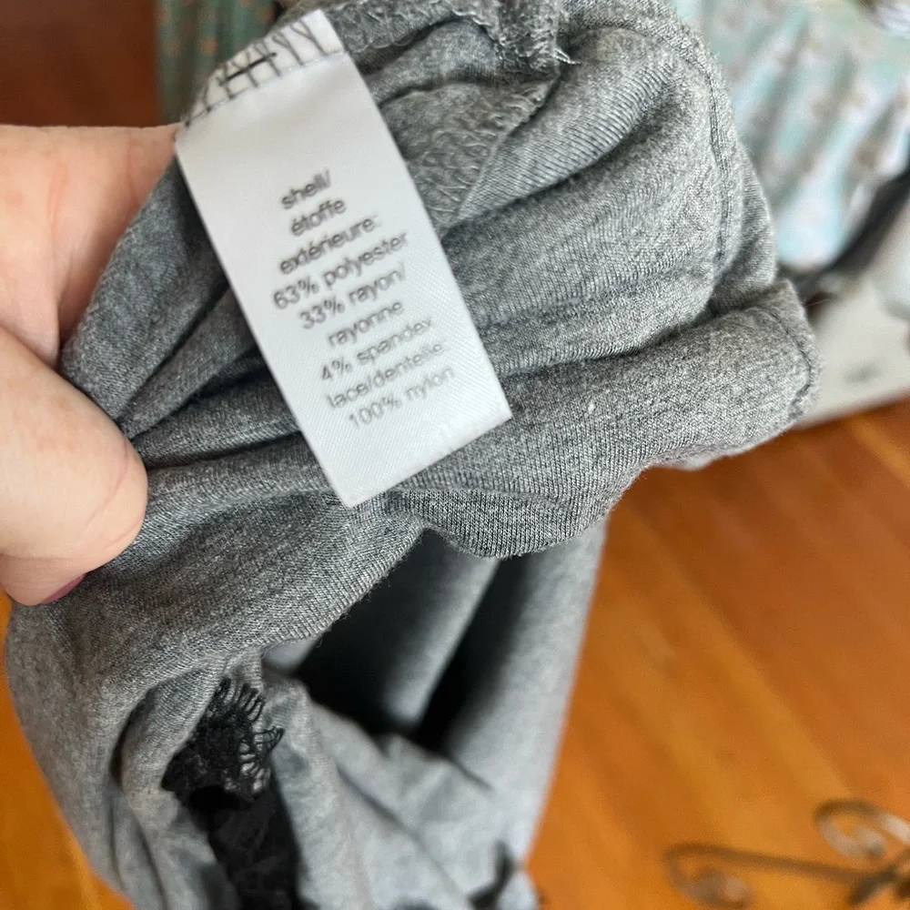 #56 MAURCIES L Gray Top - Picture 6 of 6